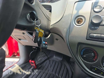 2005 Ford Focus ZX4 SE Sedan - miniatura 8