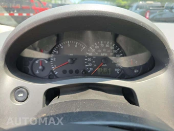 2005 Ford Focus ZX4 SE Sedan - miniatura 9