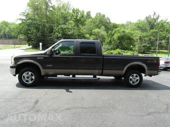 2005 Ford Super Duty F-250 Lariat Crew Cab Medium Bed - miniatura 8