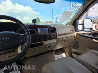2005 Ford Super Duty F-250 Lariat Crew Cab Medium Bed - miniatura 10