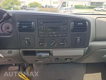 2005 Ford Super Duty F-250 XLT Crew Cab Medium Bed - miniatura 10
