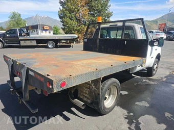 2005 Ford Super Duty F-350 Cab Chassis XL Regular Cab DRW - miniatura 3