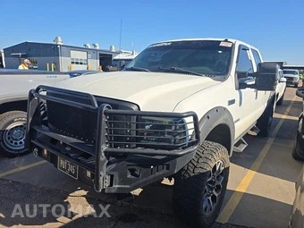 2005 Ford Super Duty F-350 Lariat Crew Cab Medium Bed
