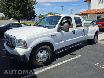 2005 Ford Super Duty F-350 Lariat Crew Cab Medium Bed DRW