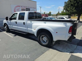 2005 Ford Super Duty F-350 Lariat Crew Cab Medium Bed DRW - miniatura 2