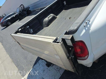 2005 Ford Super Duty F-350 Lariat Crew Cab Medium Bed DRW - miniatura 33