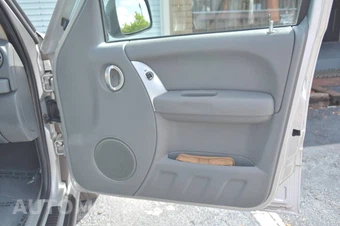 2005 Jeep Liberty Limited Edition - miniatura 46