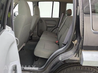 2005 Jeep Liberty Sport – miniatura 13