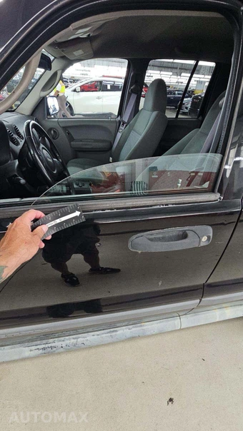 2005 Jeep Liberty Sport – miniatura 31
