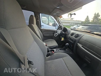 2005 Jeep Liberty Sport - miniatura 13