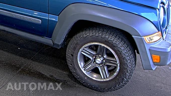 2005 Jeep Liberty Sport - miniatura 8