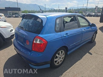 2005 Kia Spectra5 Hatchback – miniatura 3