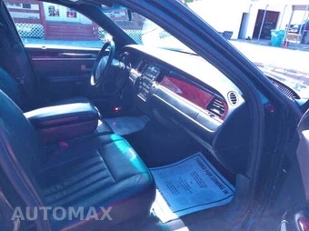 2005 Lincoln Town Car Executive w/Limousine Builders Pkg - miniatura 10