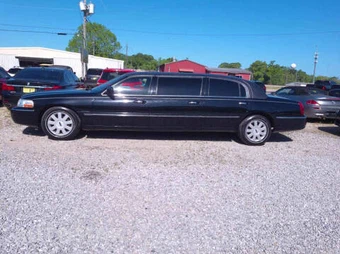 2005 Lincoln Town Car Executive w/Limousine Builders Pkg - miniatura 2