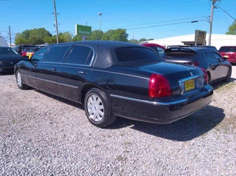 2005 Lincoln Town Car Executive w/Limousine Builders Pkg - miniatura 6
