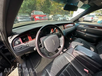 2005 Lincoln Town Car Executive w/Limousine Builders Pkg - miniatura 12