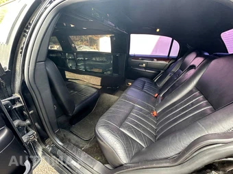 2005 Lincoln Town Car Executive w/Limousine Builders Pkg - miniatura 17