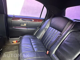 2005 Lincoln Town Car Executive w/Limousine Builders Pkg - miniatura 22