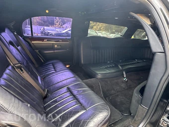 2005 Lincoln Town Car Executive w/Limousine Builders Pkg - miniatura 24