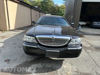 2005 Lincoln Town Car Executive w/Limousine Builders Pkg - miniatura 3