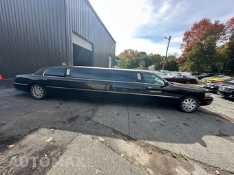 2005 Lincoln Town Car Executive w/Limousine Builders Pkg - miniatura 4