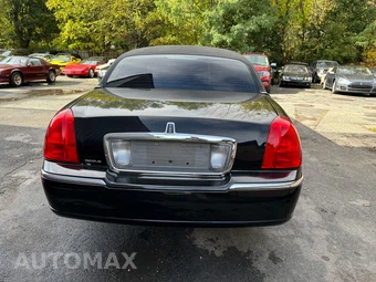 2005 Lincoln Town Car Executive w/Limousine Builders Pkg - miniatura 6