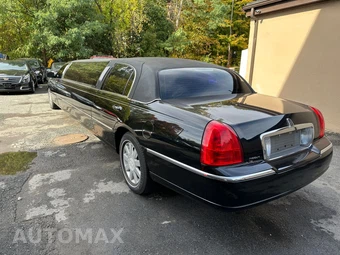 2005 Lincoln Town Car Executive w/Limousine Builders Pkg - miniatura 7