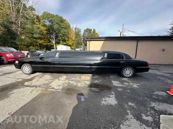 2005 Lincoln Town Car Executive w/Limousine Builders Pkg - miniatura 8