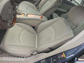 2005 Mercedes-Benz E 320 Sedan - miniatura 3