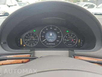 2005 Mercedes-Benz E 320 Sedan - miniatura 6