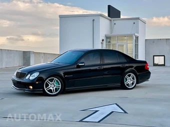 2005 Mercedes-Benz E 55 AMG Sedan - miniatura 3