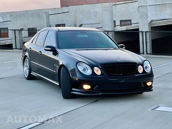 2005 Mercedes-Benz E 55 AMG Sedan - miniatura 4