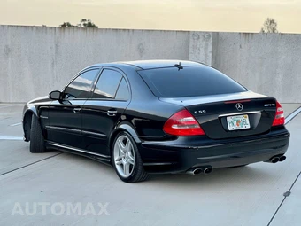 2005 Mercedes-Benz E 55 AMG Sedan - miniatura 5