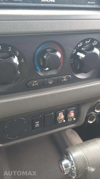 2005 Nissan Frontier NISMO Crew Cab Medium Bed - miniatura 29