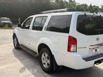 2005 Nissan Pathfinder SE - miniatura 10