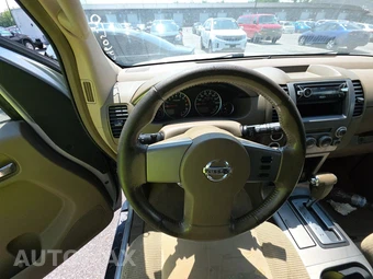 2005 Nissan Pathfinder SE - miniatura 10