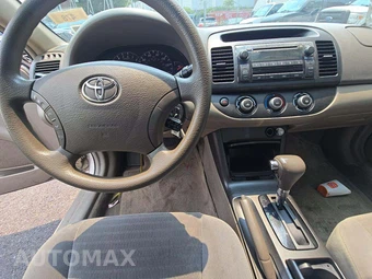 2005 Toyota Camry LE – miniatura 10