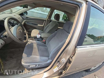 2005 Toyota Camry LE – miniatura 6