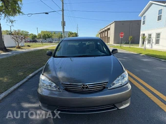 2005 Toyota Camry LE - miniatura 2
