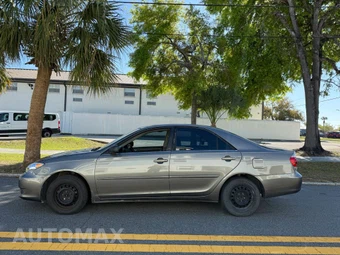 2005 Toyota Camry LE - miniatura 5