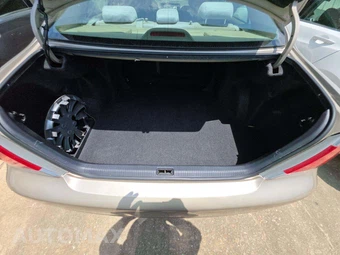 2005 Toyota Camry LE – miniatura 14