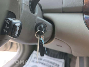 2005 Toyota Camry LE - miniatura 5