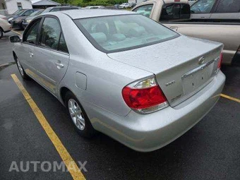 2005 Toyota Camry LE – miniatura 2