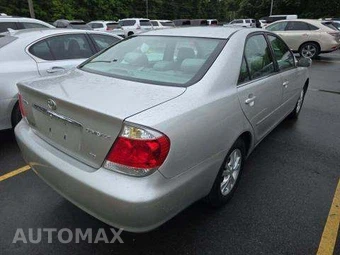 2005 Toyota Camry LE – miniatura 3
