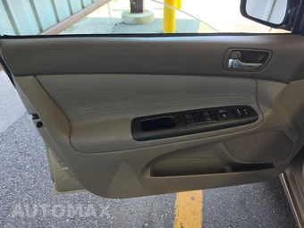 2005 Toyota Camry LE – miniatura 9