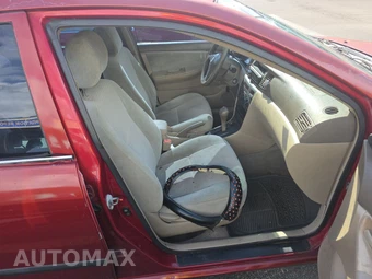 2005 Toyota Corolla CE – miniatura 8
