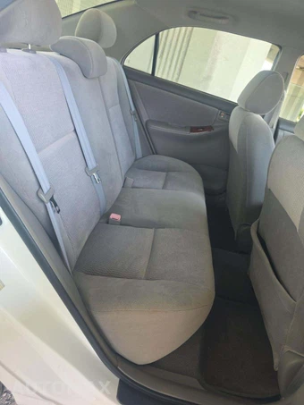 2005 Toyota Corolla LE – miniatura 13