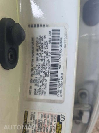 2005 Toyota Corolla LE – miniatura 2