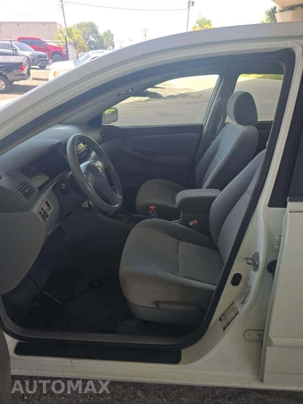 2005 Toyota Corolla LE – miniatura 3