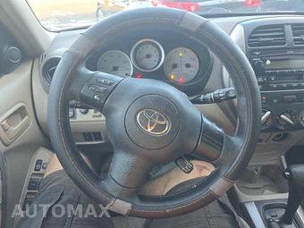 2005 Toyota RAV4 - miniatura 10